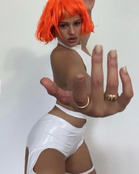 Rosalía as Leeloo from "The Fifth Element"