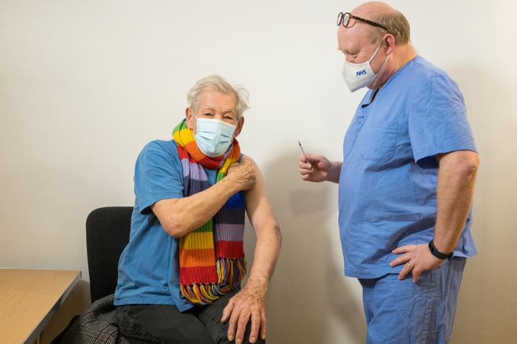 Ian McKellen receives COVID-19 vaccine