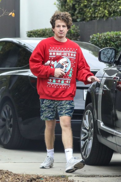 Charlie Puth brings his Christmas spirit with him to the gym.