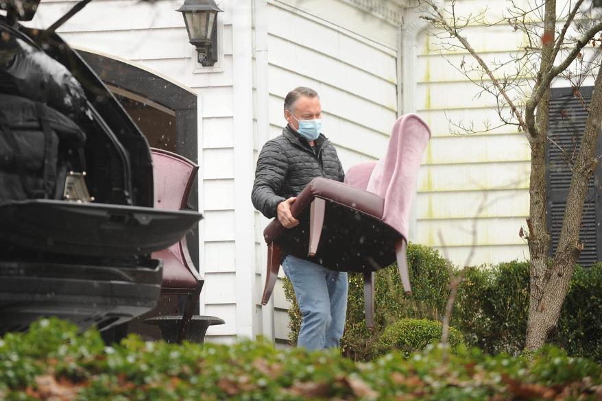 Sandra Lee packing her belongings into a moving van.