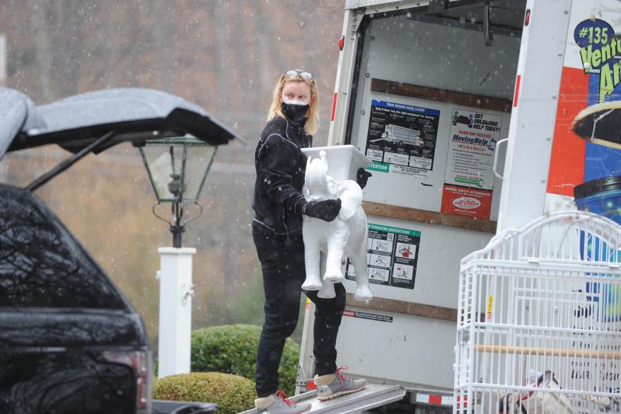 Sandra Lee packing her belongings into a moving van.