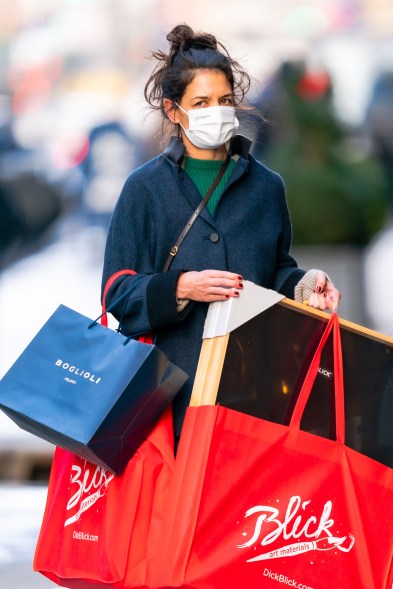 Katie Holmes struggles to carry purchases while doing last-minute holiday shopping in New York City.
