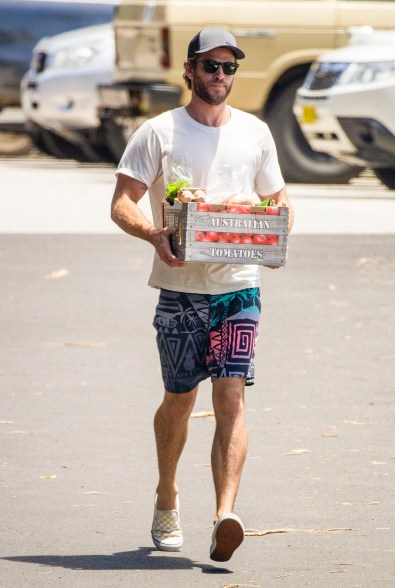 Liam Hemsworth hits a grocery store in Byron Bay, Australia, picking up eggs, lettuce and bread.