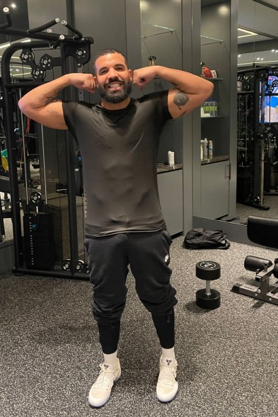 for snaps-Drake flexes his muscles while recovering from knee surgery