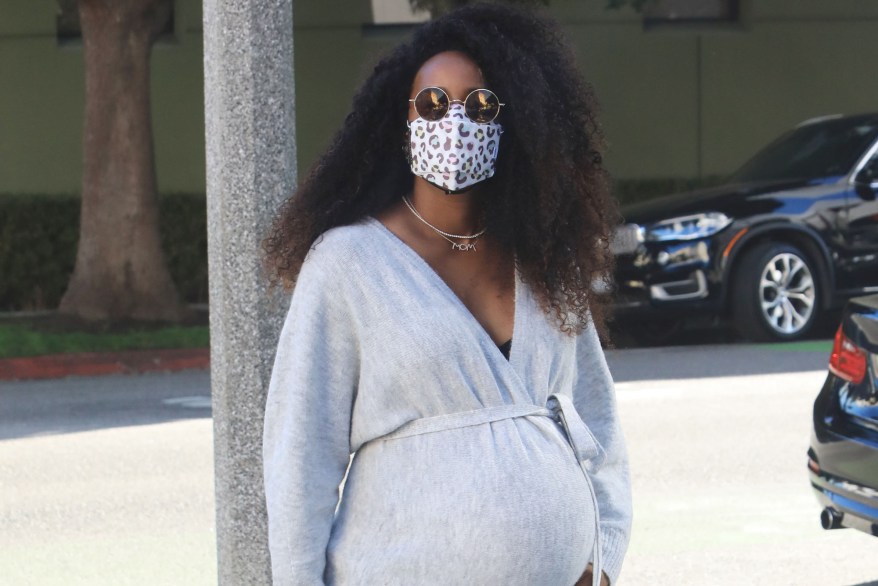 Pregnant Kelly Rowland goes shopping and more star snaps