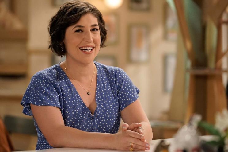 Mayim Bialik in 'Call Me Kat.'