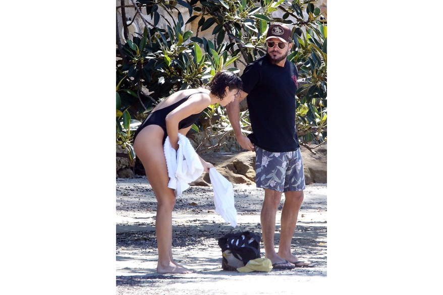 *EXCLUSIVE* Hollywood heartthrob, Zac Efron enjoys a beach date with his girlfriend Vanessa Valladares in Sydney!