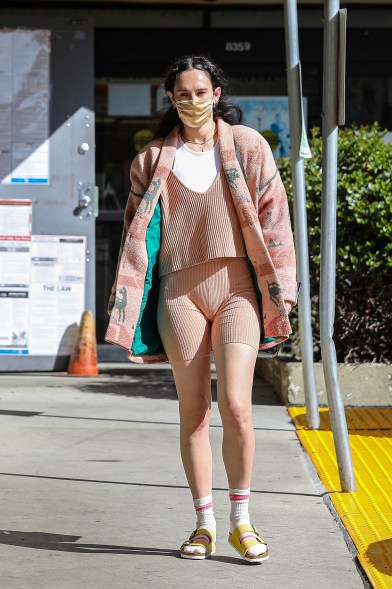 Rumor Willis donned an all-nude getup as she dropped off her clothes at the dry cleaners in West Hollywood, California.