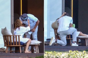 Jennifer Lopez and Alex Rodriguez were seen kissing in the Dominican Republic after their brief breakup.