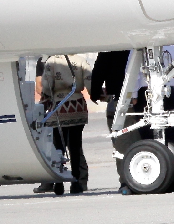 Jennifer Lopez and Ben Affleck land in Los Angeles on May 8.