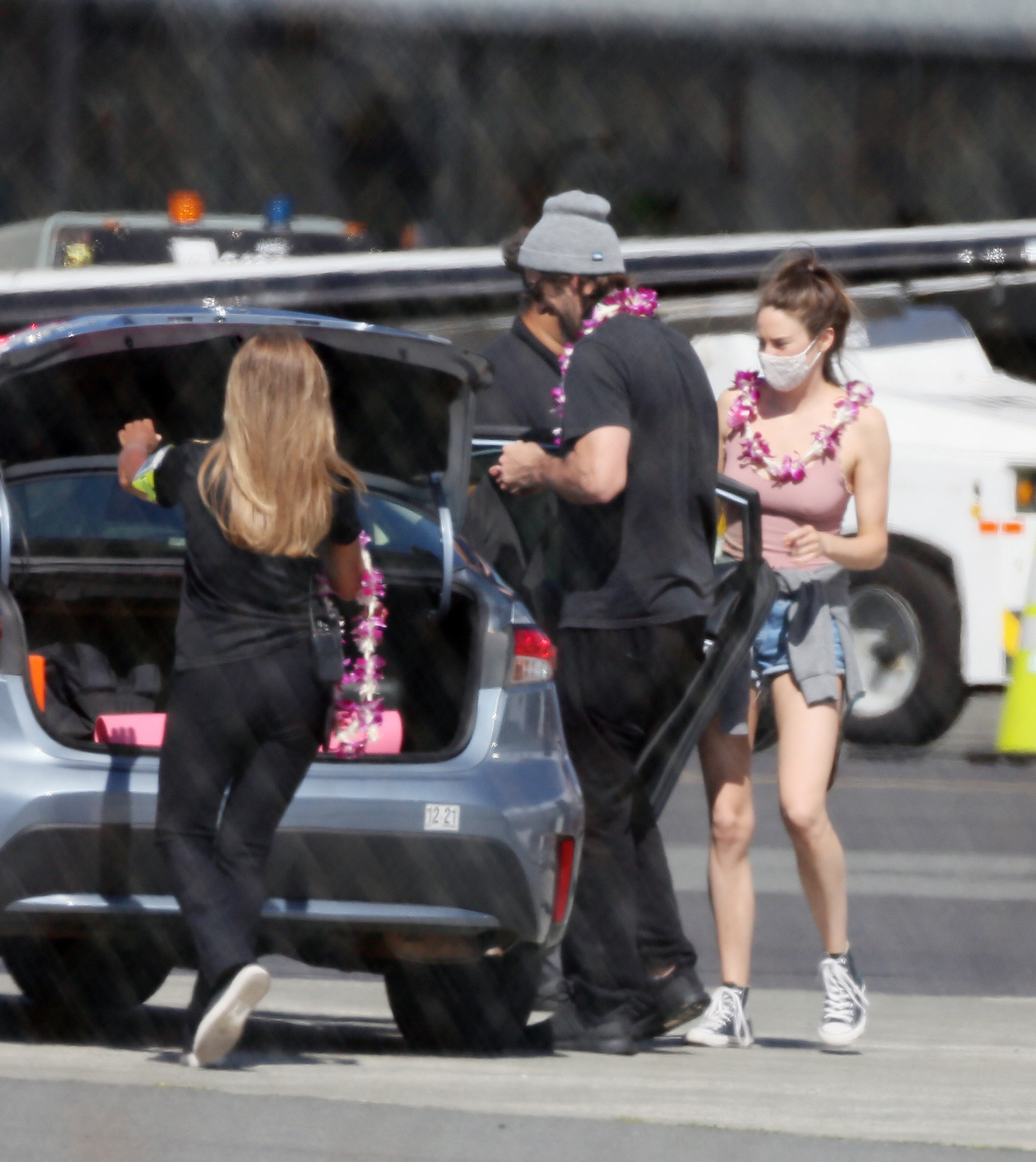 Aaron Rodgers and Shailene Woodley arrive in Hawaii.