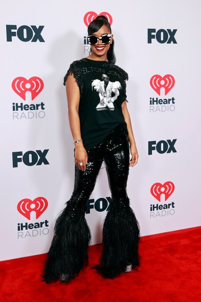 H.E.R. on the 2021 iHeartRadio Music Awards red carpet