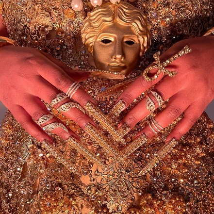 Lizzo's gold "Rumors" nails