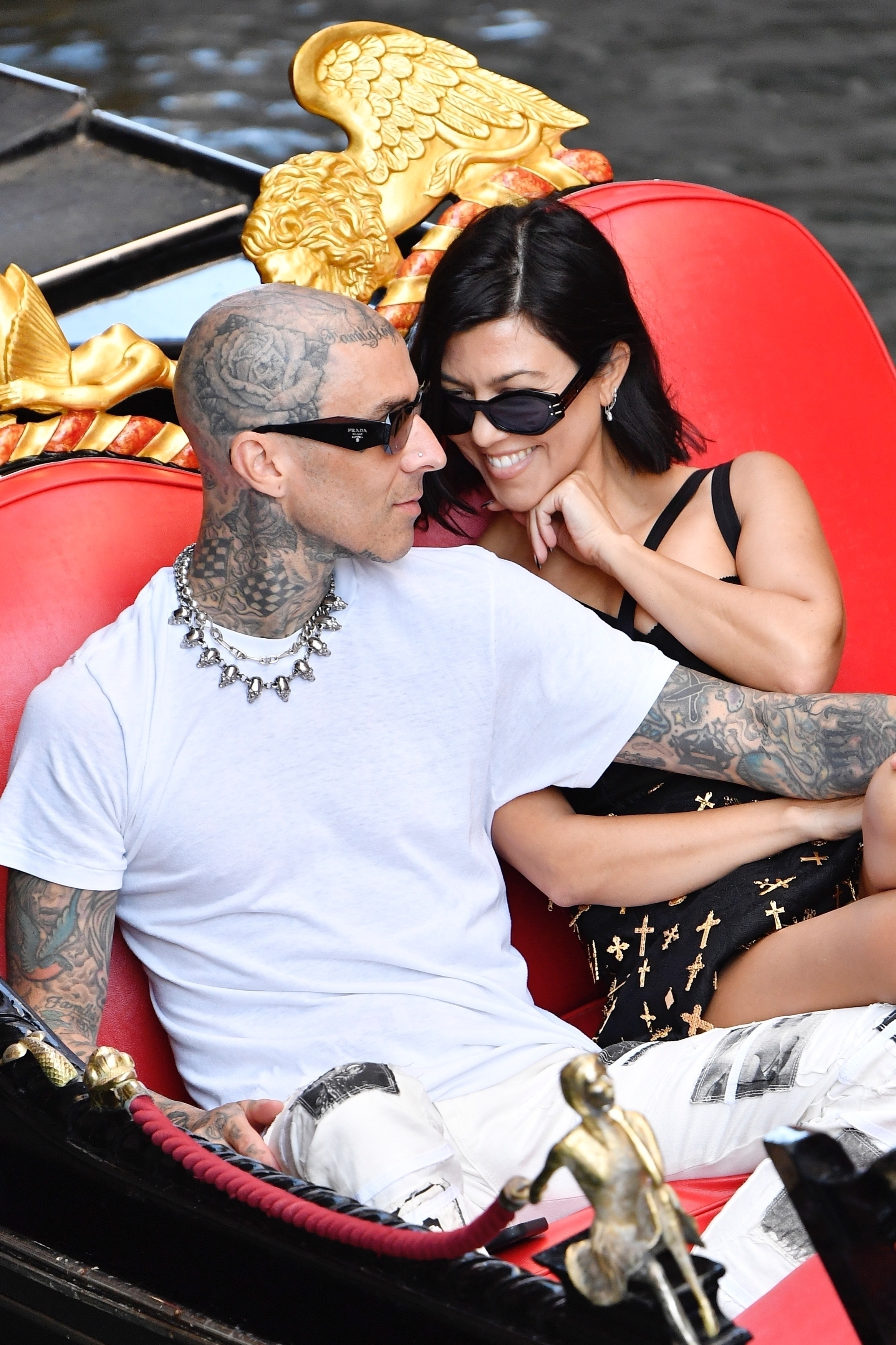 Venice, ITALY - Lovebirds Kourtney Kardashian and Travis Barker take a romantic gondola ride along the canals of Venice.