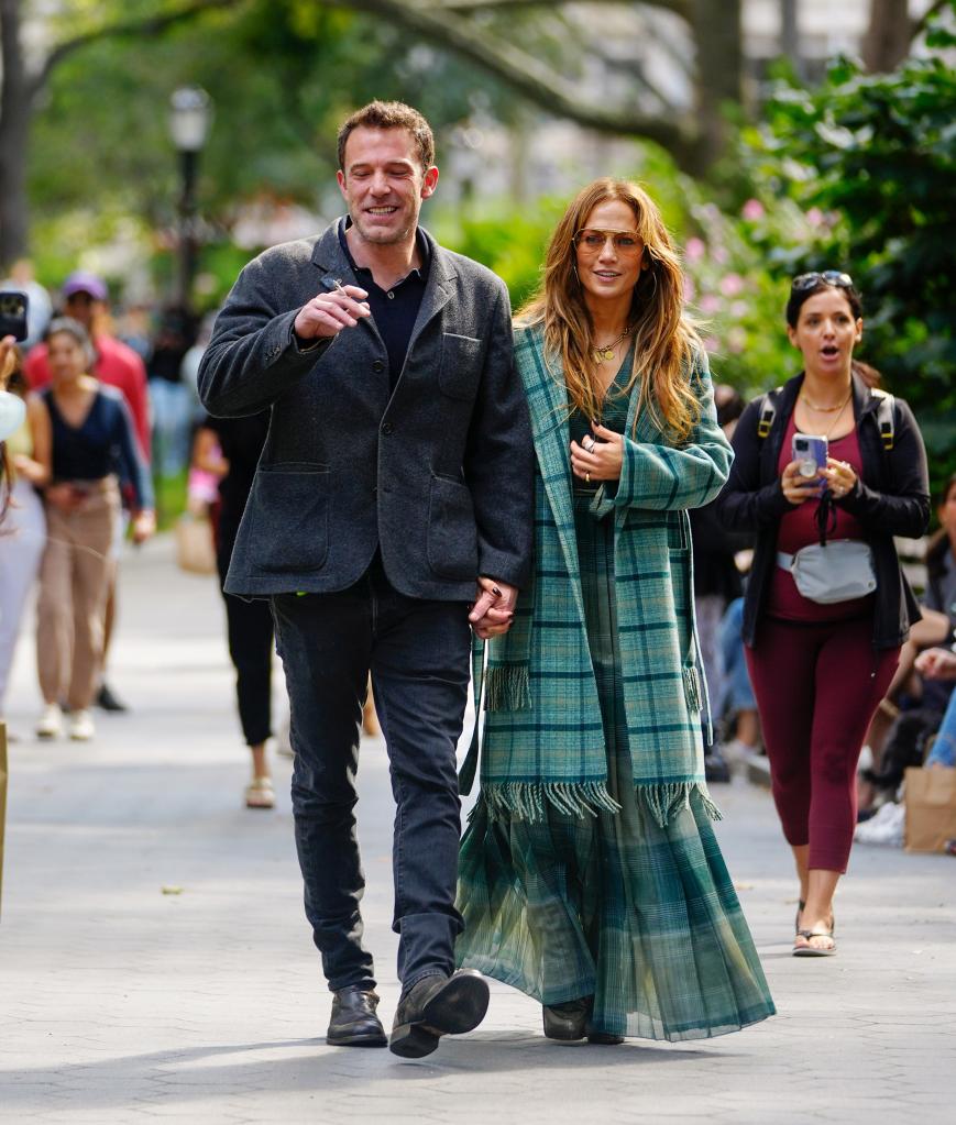 Ben Affleck and Jennifer Lopez in Madison Square Park