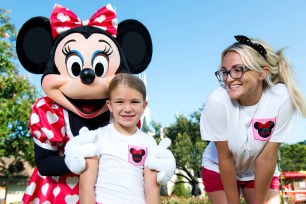 Jamie Lynn Spears poses with daughter Maddie at Disney