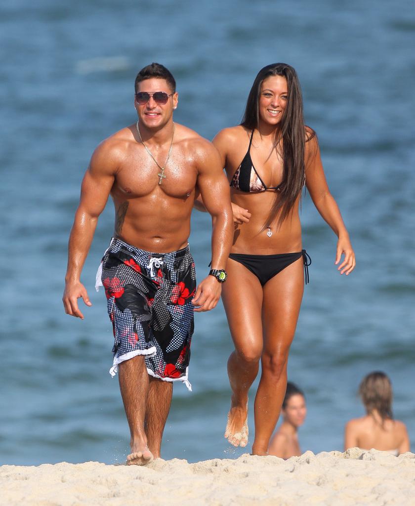 Ronnie and Sammi have a date at the beach.