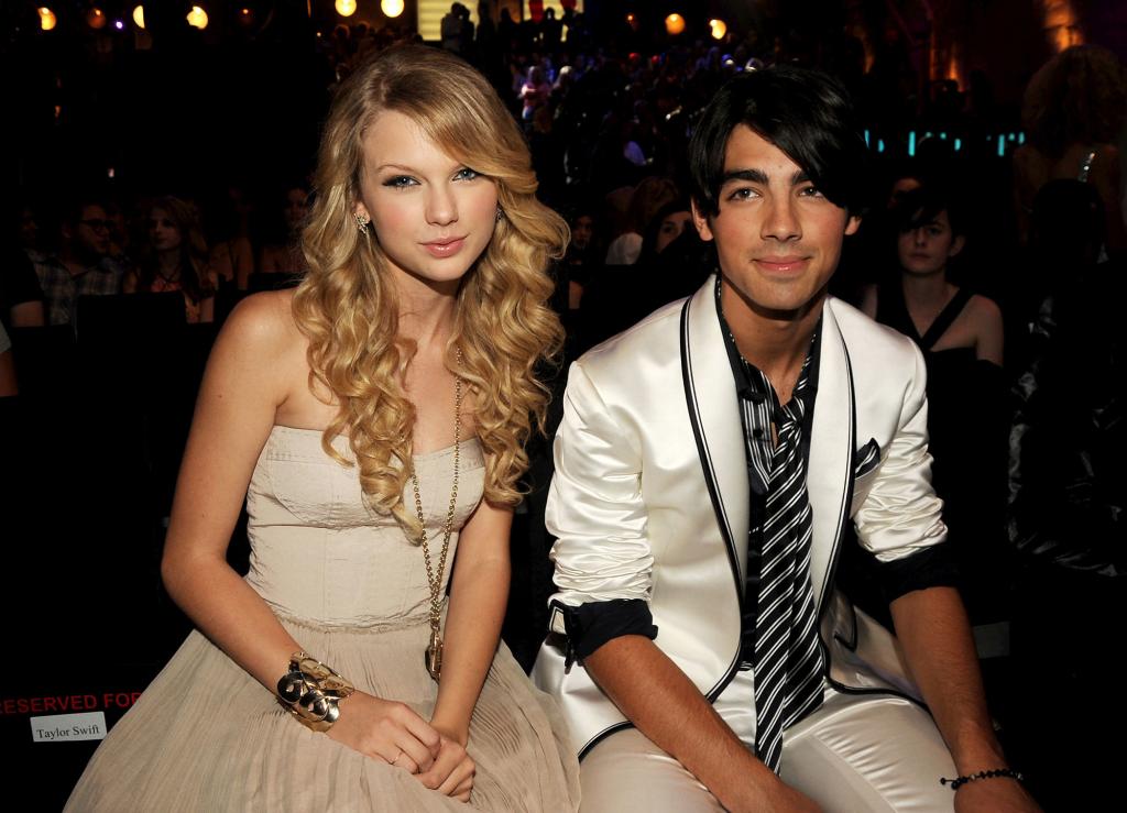 Joe Jonas and Taylor Swift dating in 2008.