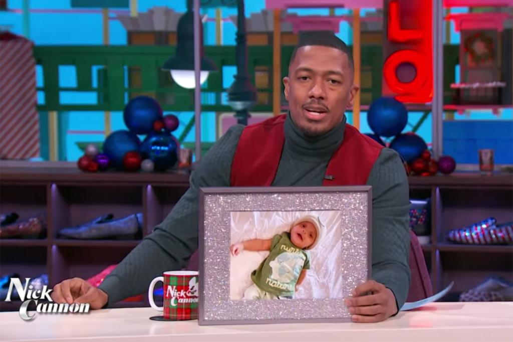 Nick Cannon holding up a picture of son Zen