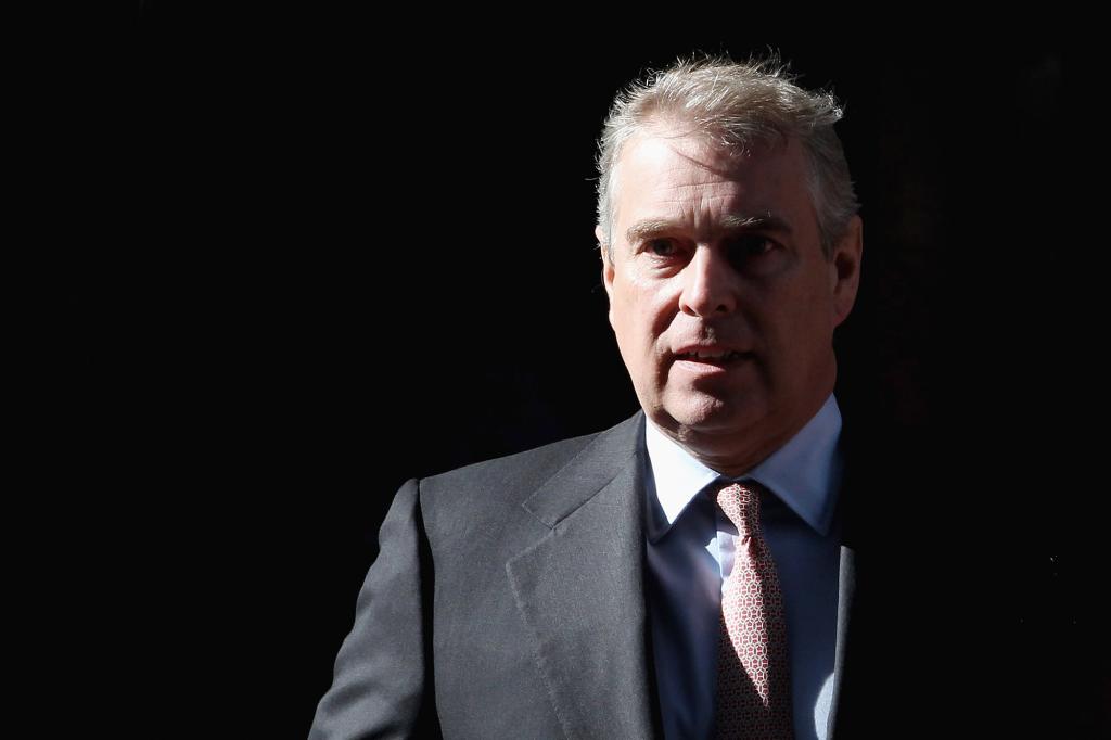 Prince Andrew made secret visits to Queen Elizabeth throughout the night on a routine basis, according to a report.