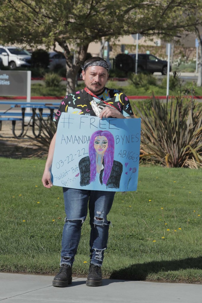 A fan holding a #FreeAmanda sign outside Ventura County Superior Court during Amanda Bynes' conservatorship hearing.