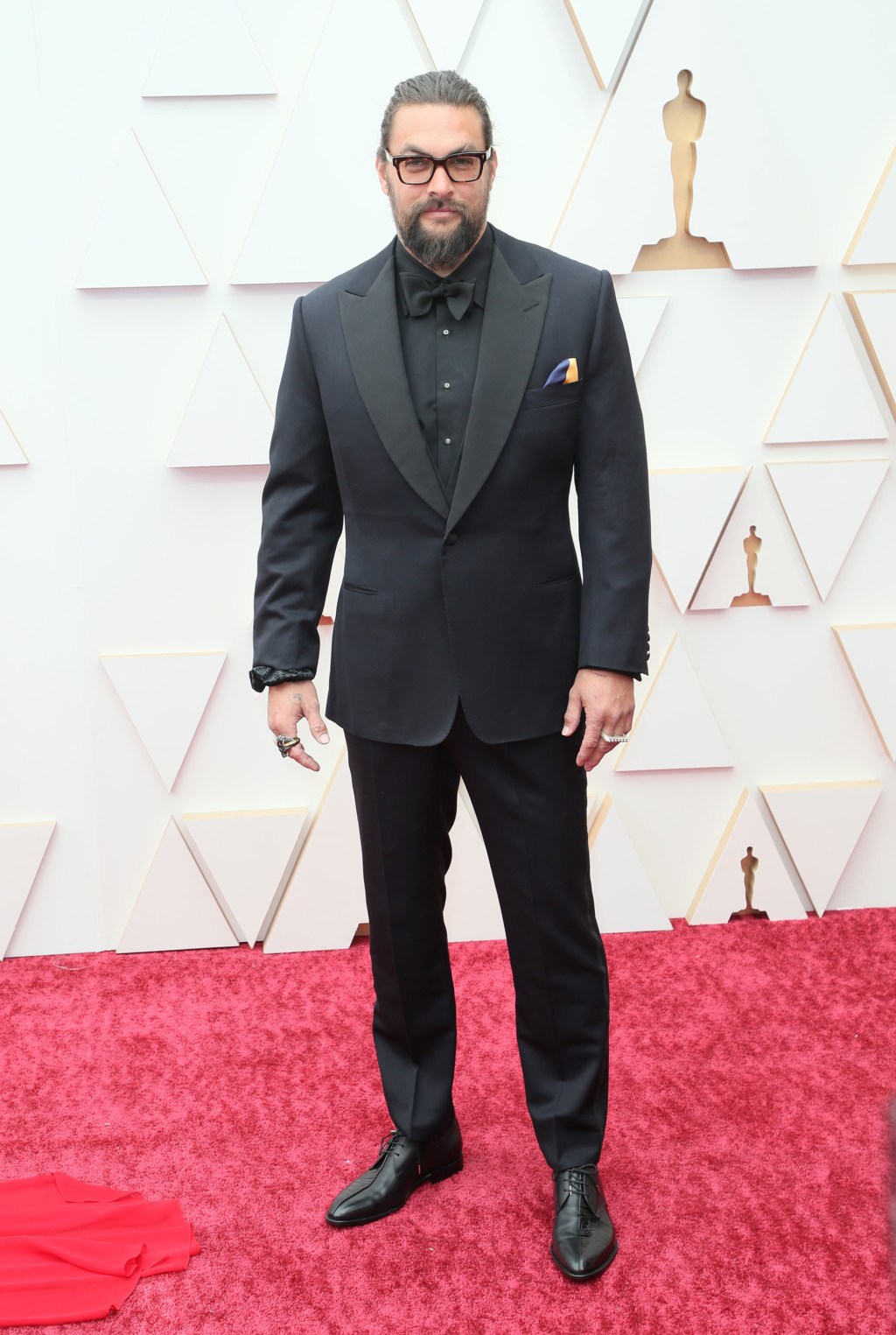 Jason Momoa on the red carpet at the 2022 Oscars.