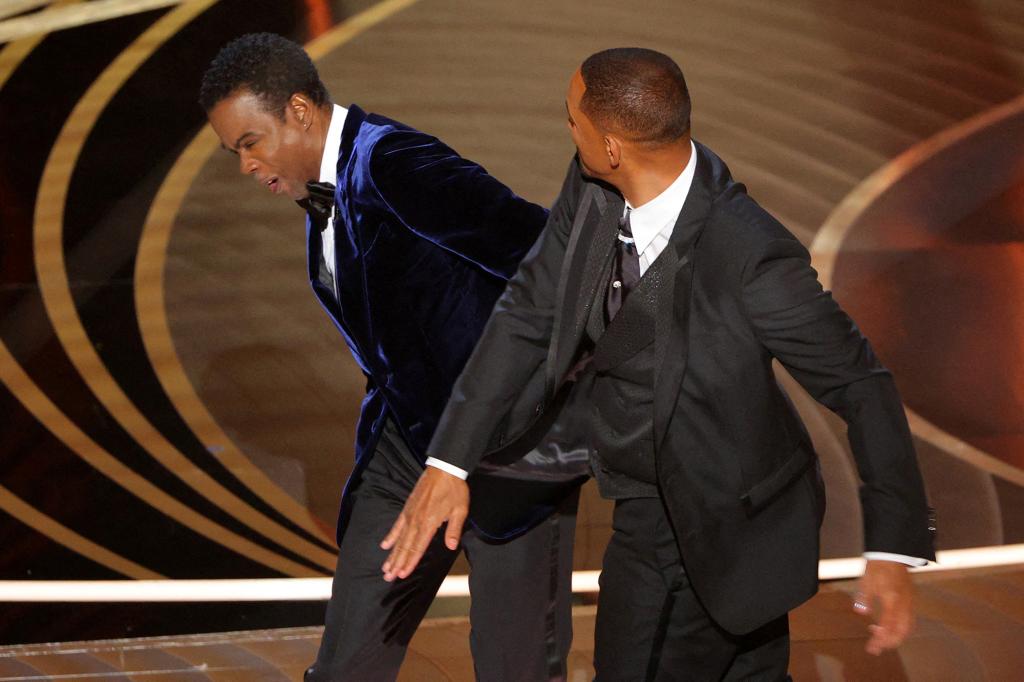Will Smith (R) hits Chris Rock.