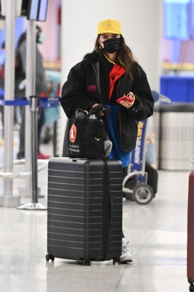 EXCLUSIVE: Emily Ratajkowski is Spotted Arriving to JFK Airport in New York City