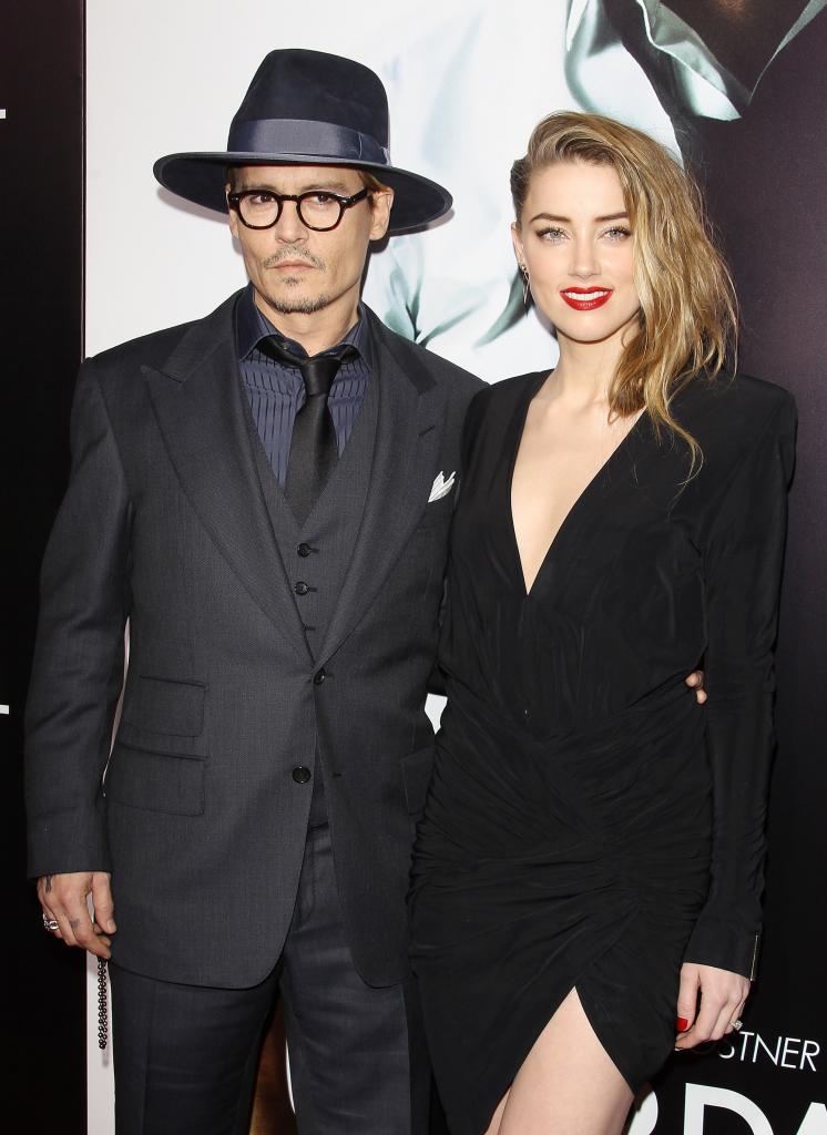 Johnny Depp and Amber Heard on a red carpet.