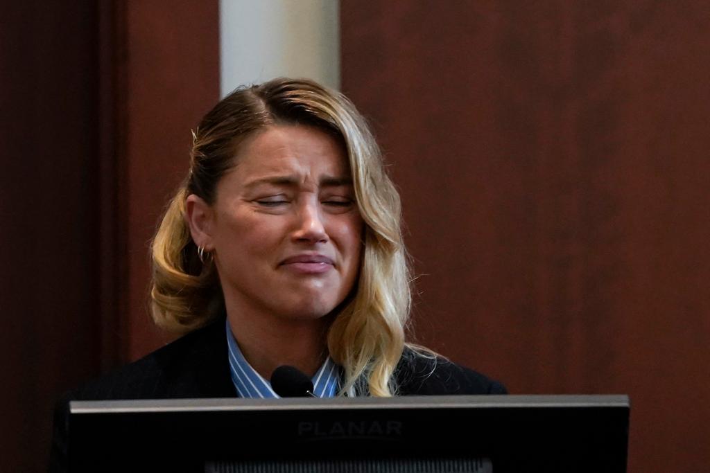 amber heard crying in court