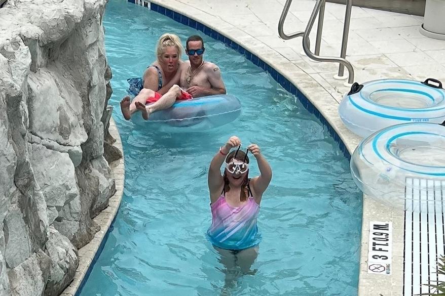 Mama June, Justin Stroud in a pool.