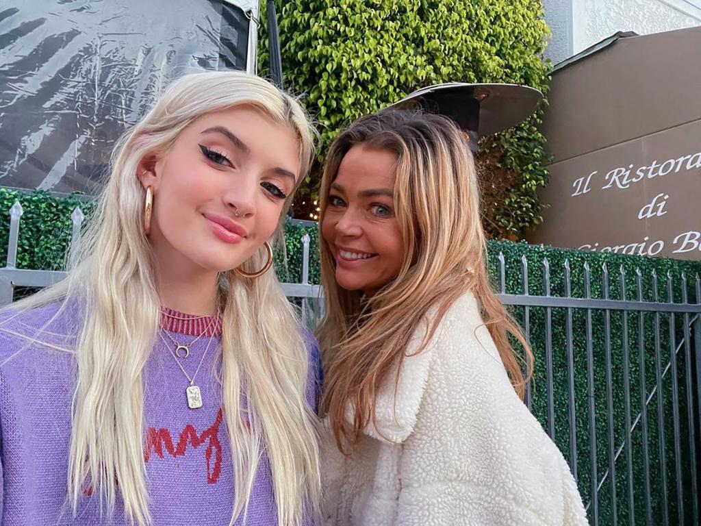 Sami Sheen posing for a selfie with mom Denise Richards