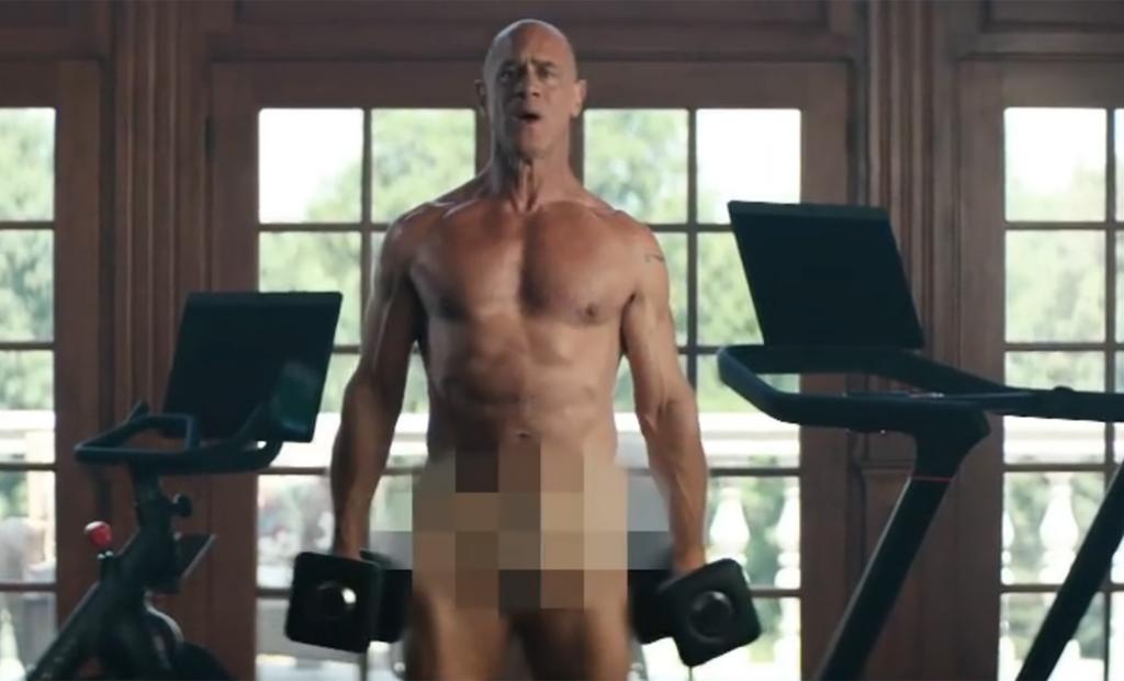 nude christopher meloni with dumbbells