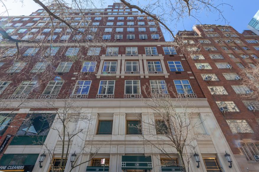 The outside of Dorinda Medley's apartment building in New York City.