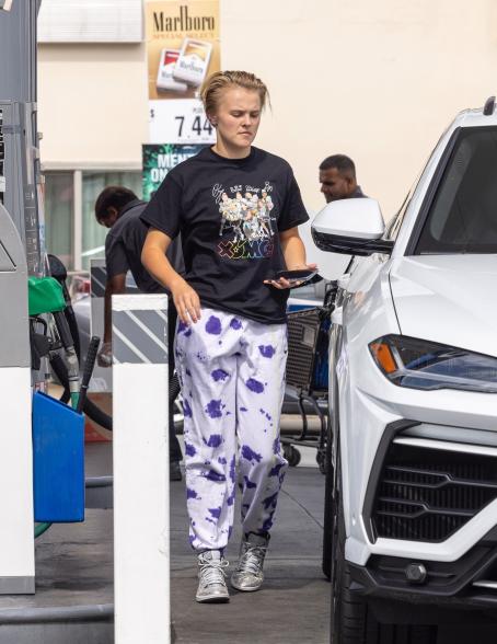 JoJo Siwa pumping gas at a gas station