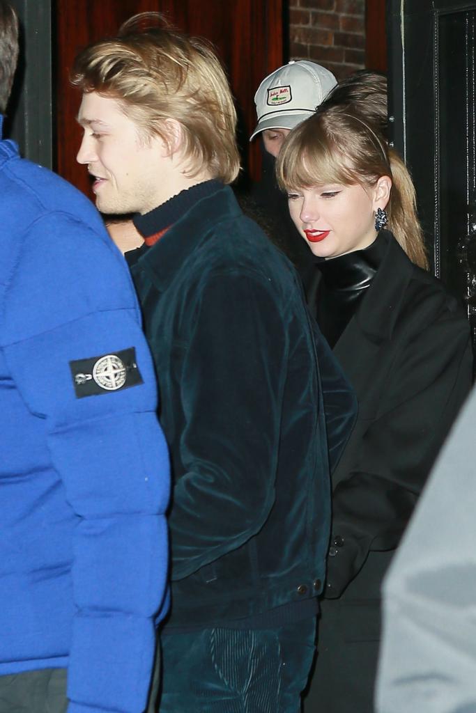 Taylor Swift and Joe Alywn in New York in December 2018.