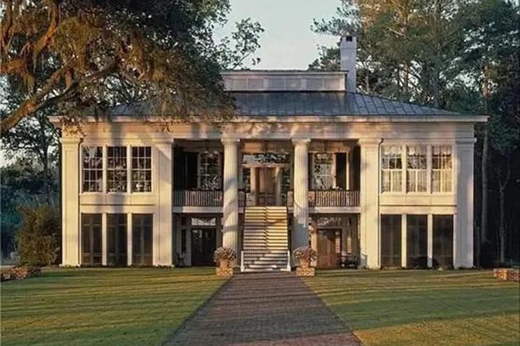 Affleck put the lavish property, which includes a deep water port and a 6,000-square-foot home known as "the Big House," on the market for $8.9 million in 2018.