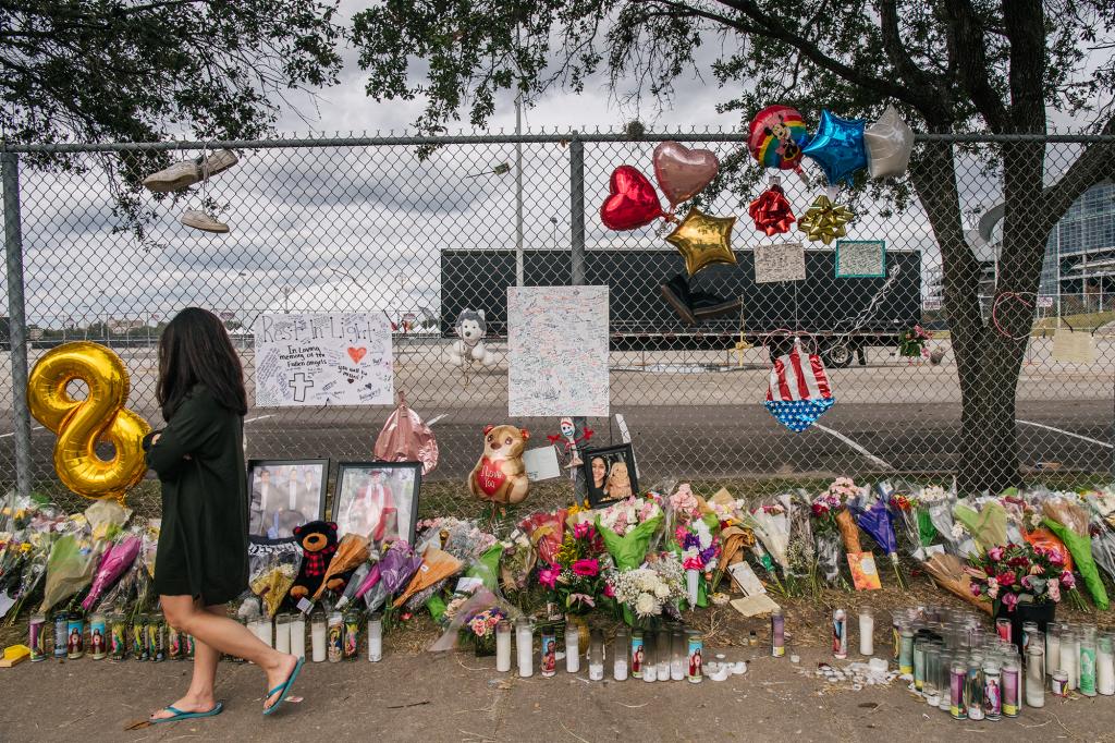 Memorial for Astroworld victims