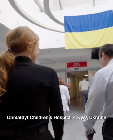 Jessica Chastain at the children's hospital in Kyiv