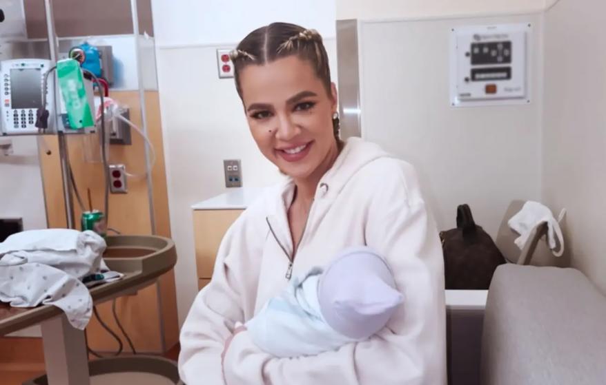 khloe kardashian holding her newborn baby