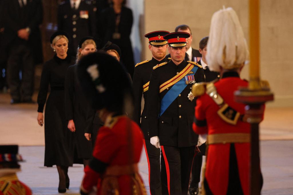 prince harry uniform at queen's coffin