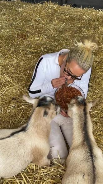 Yolanda Hadid eating almonds.