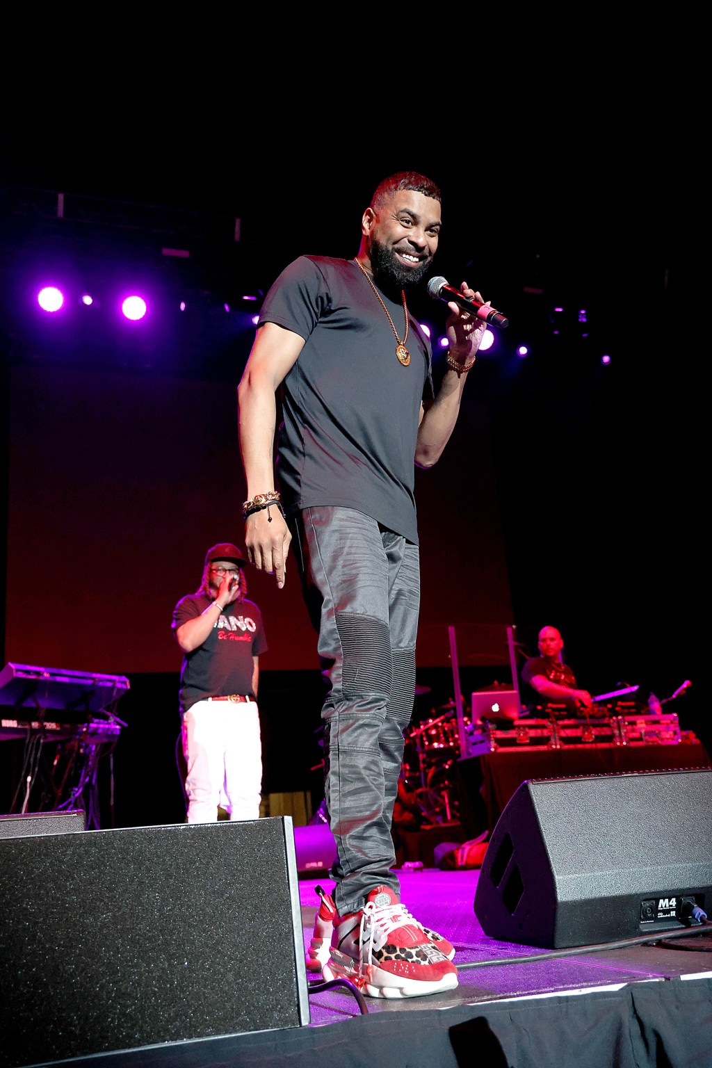 Ginuwine performing