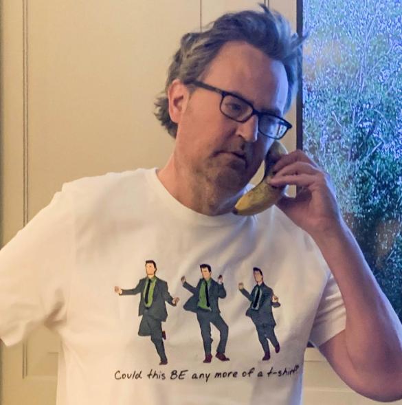 Matthew Perry holding a banana to his ear like a phone.