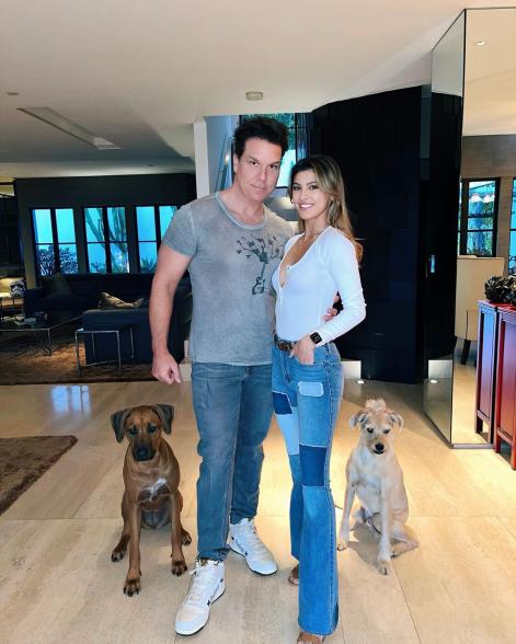 Dane Cook and Kelsi Taylor posing with two dogs.