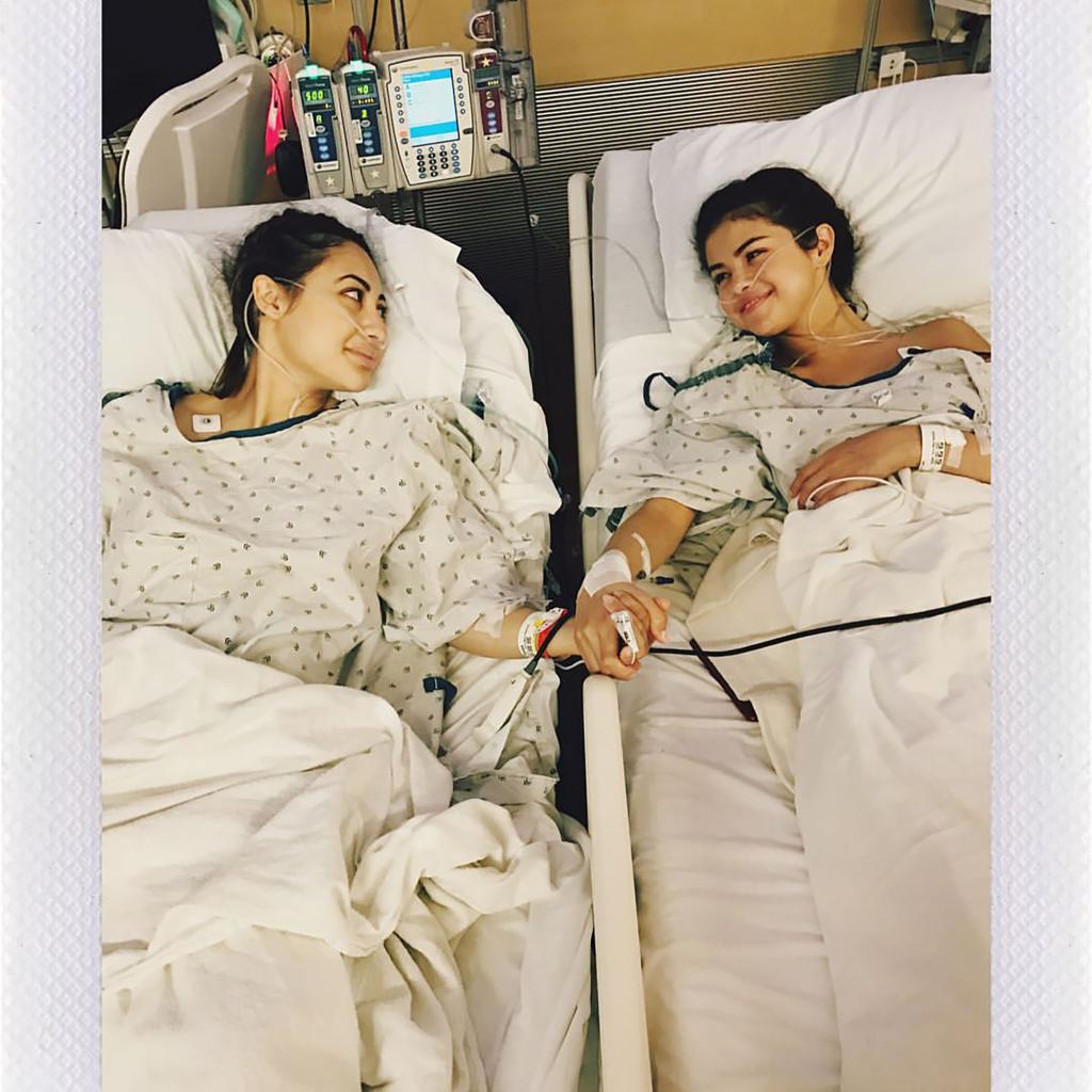 Selena Gomez and Francia Raísa in the hospital in 2017