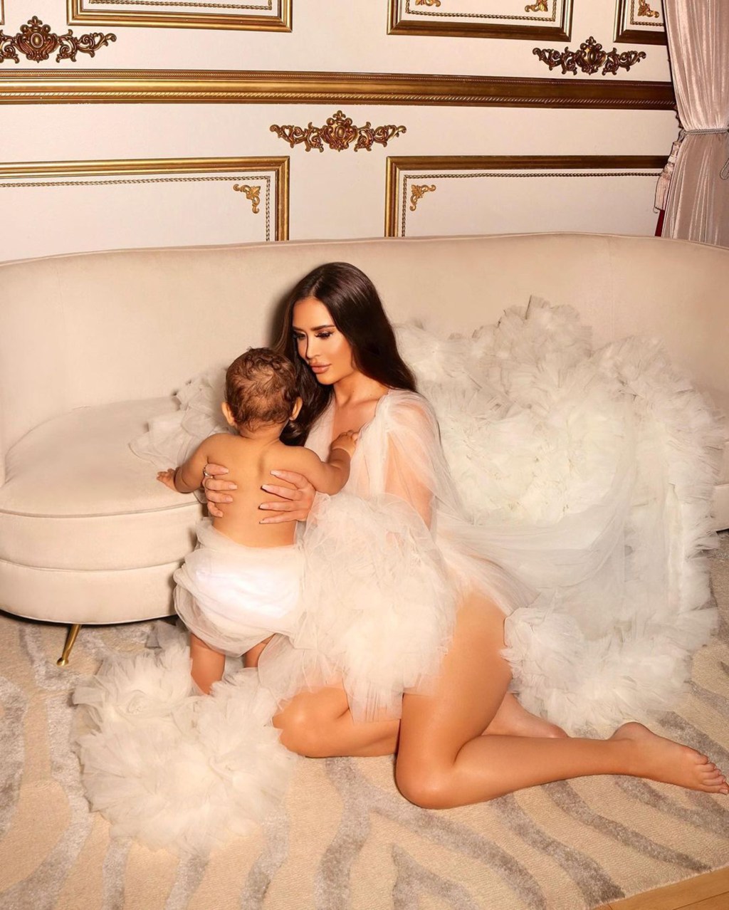 maralee nichols in lingerie with her son theo