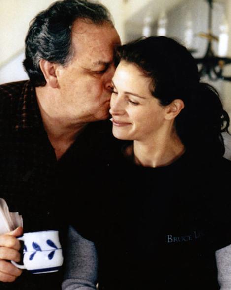 Paul Dooley and Julia Roberts in "Runaway Bride."