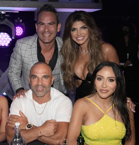 Luis Ruelas, Teresa Giudice, Melissa Gorga and Joe Gorga take group photo