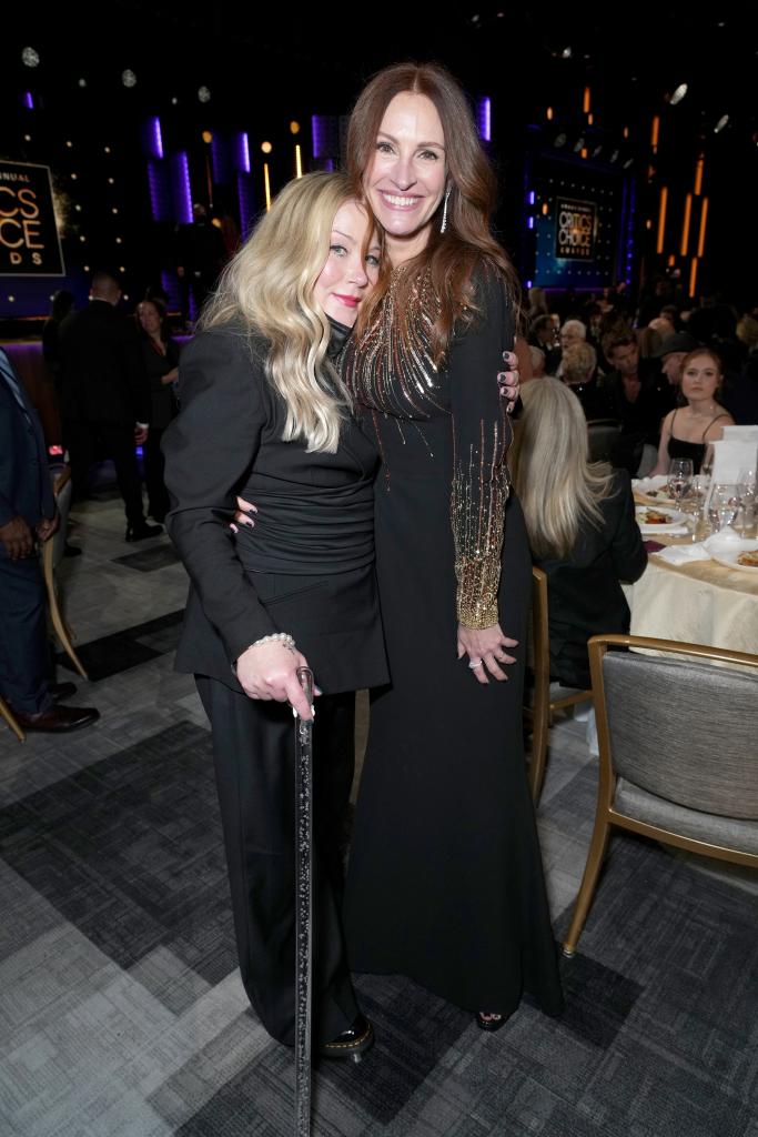 Christina Applegate and Julia Roberts hugging at the 2023 Critics Choice Awards.